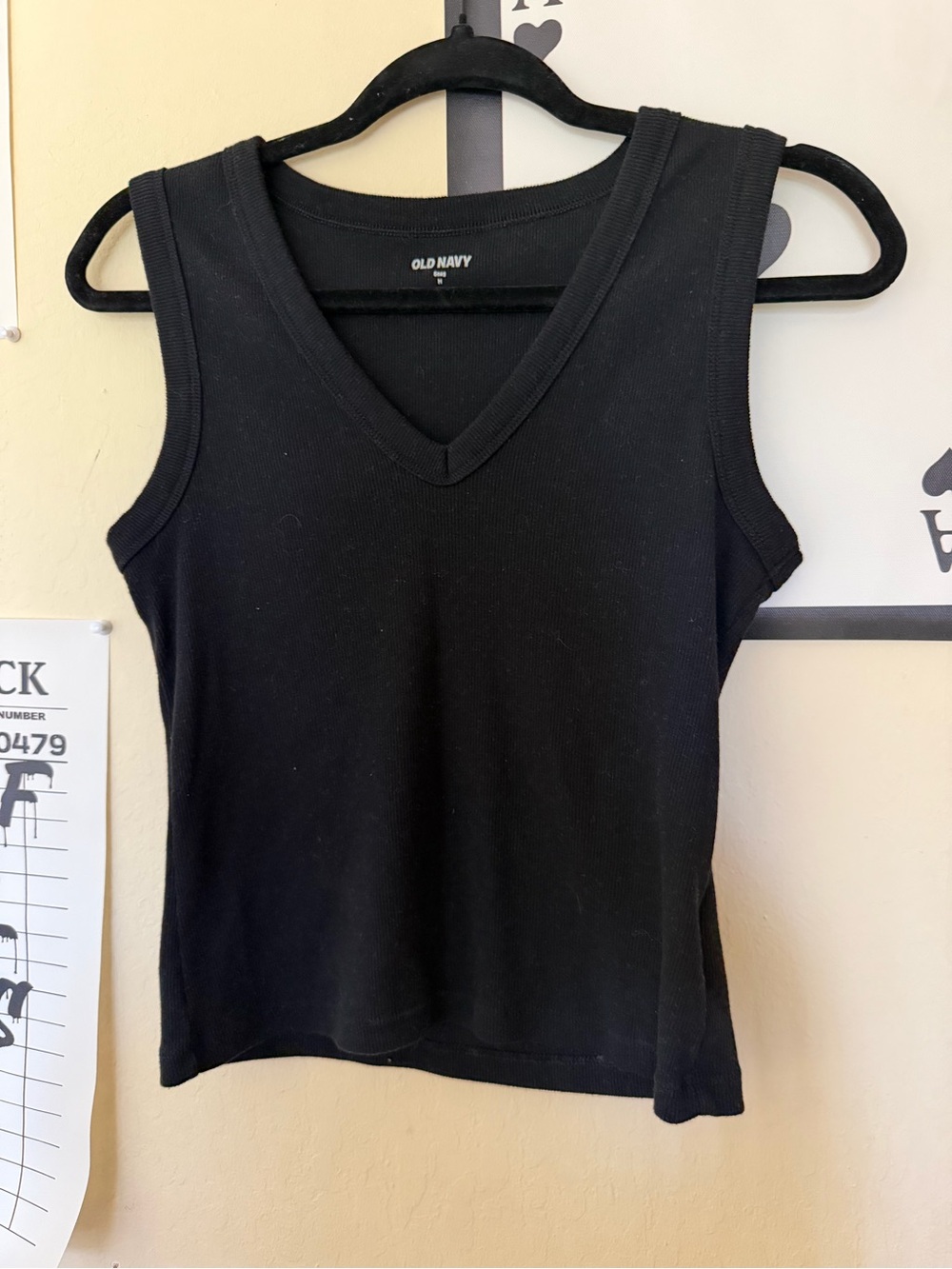 Old Navy Black Basic V-Neck Ribbed Tank Top